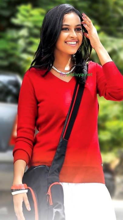 Tamil actress sri divya Latest photo
