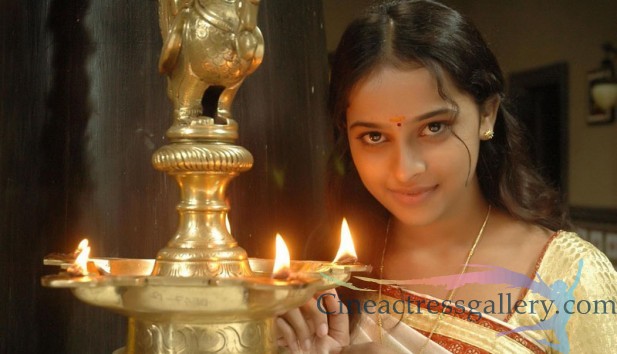 Telugu actrees sri divya latest photo